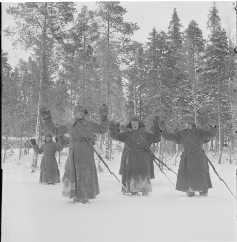 Karvian sotavankileiriltä.