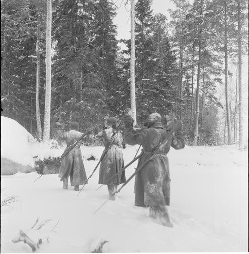 Karvian sotavankileiriltä.