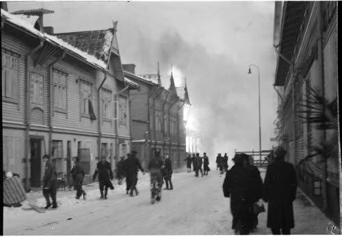 Ilmapommituksen tuhoja Tampereella.