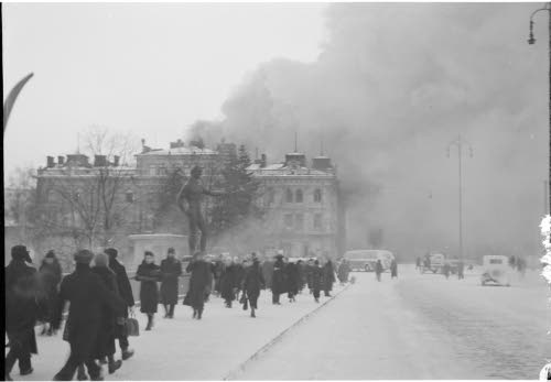 Ilmapommituksen tuhoja Tampereella.