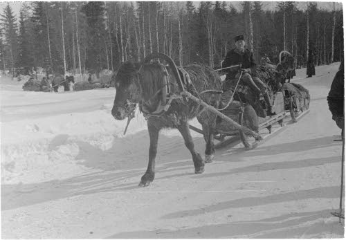 Joensuu-Tuupovaaran tienristeykessä Omevanjoen tienhaarassa