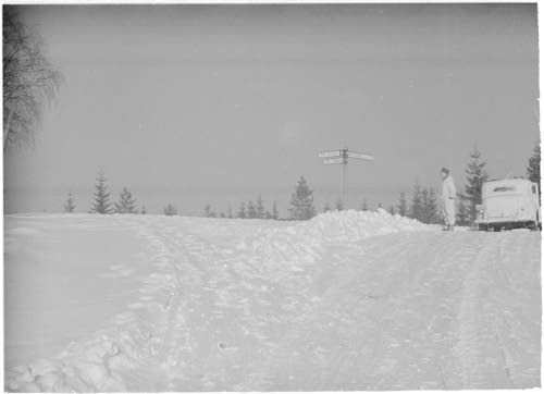 Iisalmen ja Kajaanin tie auraamatta.