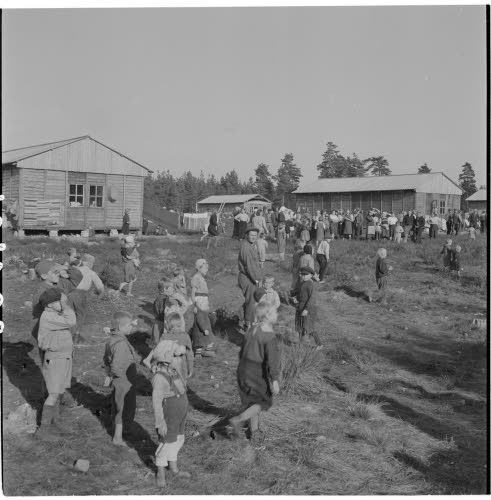 Keskitysleiri siviili henkilöitä varten Perniössä.