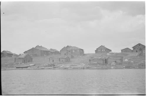 Korpilahden kylä Ondajärven rannalla. Heinäkuu 1944.