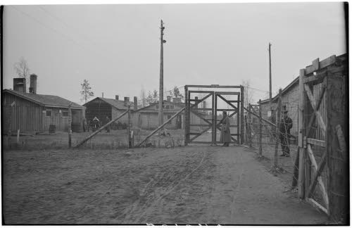 Sv-leiri 1.Upseerileiri. Yleiskuvia leirialueelta. Vartiotorni.