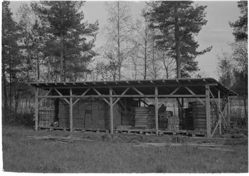 It.AKM 4, a.tarvikkeiden varastointia.