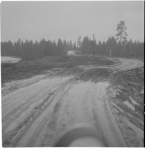Räjäytettyä maantietä 35 km. Ranualta pohjoiseen.