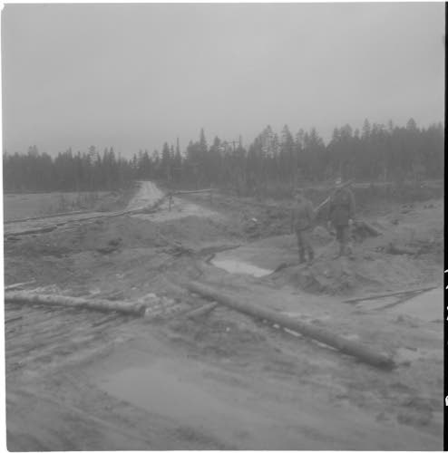 Räjäytettyä maantietä 35 km. Ranualta pohjoiseen.