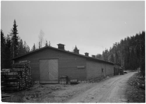 Ilmatorjunta Asevarikko, ampumatarvikkeiden ulkovarastoja.