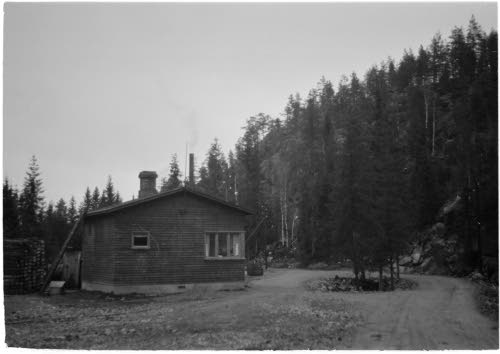 Ilmatorjunta Asevarikko, asuntorakennus.