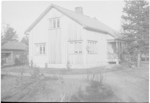 JR 15:n  komentopaikka, puutarhuri Rivavuon talo.