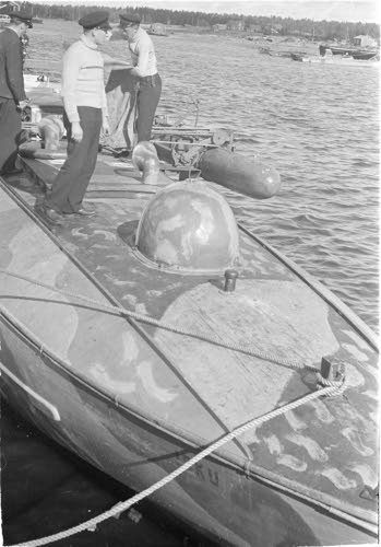 Torpedoveneitä valmistetaan lähtöön.