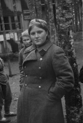 Itseään lääkäriksi väittävä 19 vuotias (neito).