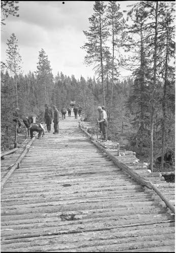 Kapulasillan tekoa Vegarusjokeen joukkojemme vallattua jokialueen aamulla.