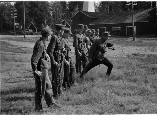 Nuorison valmentamista sotilaiksi