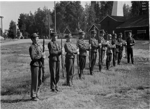 Nuorison valmentamista sotilaiksi