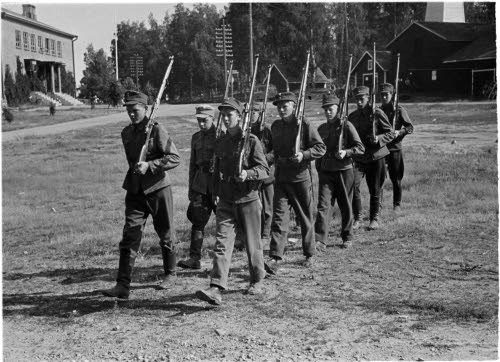 Nuorison valmentamista sotilaiksi