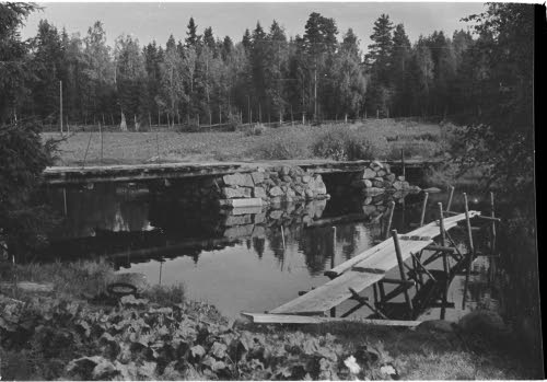 Vanhan sillan tilalle uutta