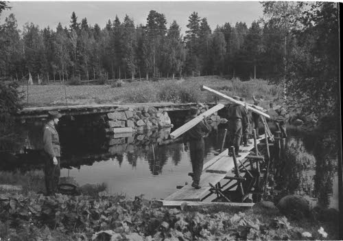 Vanhan sillan tilalle uutta