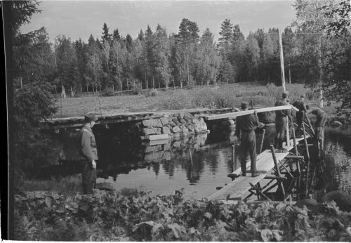 Vanhan sillan tilalle uutta
