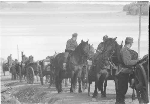 Kuormastoa Sulkavan tiellä 22.6.1941