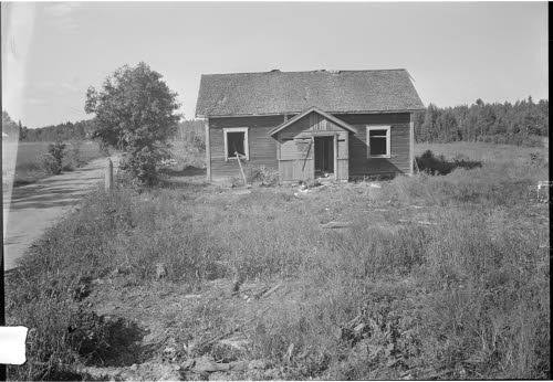 Leinosen talossa on ryssän jälkiä. Sekasorto ja siivottomuus on inhoittavan suuri.